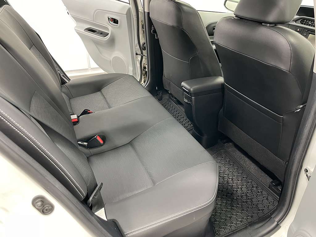 Toyota Prius C HYBRIDE - CUIR - SIEGES CHAUFFANTS - TOIT OUVRANT 2014