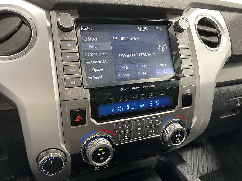Toyota Tundra 4X4 SR5  5.7 V8 - CREWMAX -  BLUETOOTH 2021