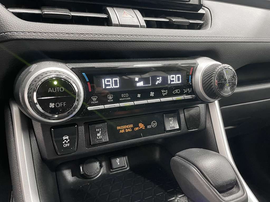 Toyota Rav4 XLE AWD - TOIT OUVRANT -SIEGES CHAUFFANTS 2020