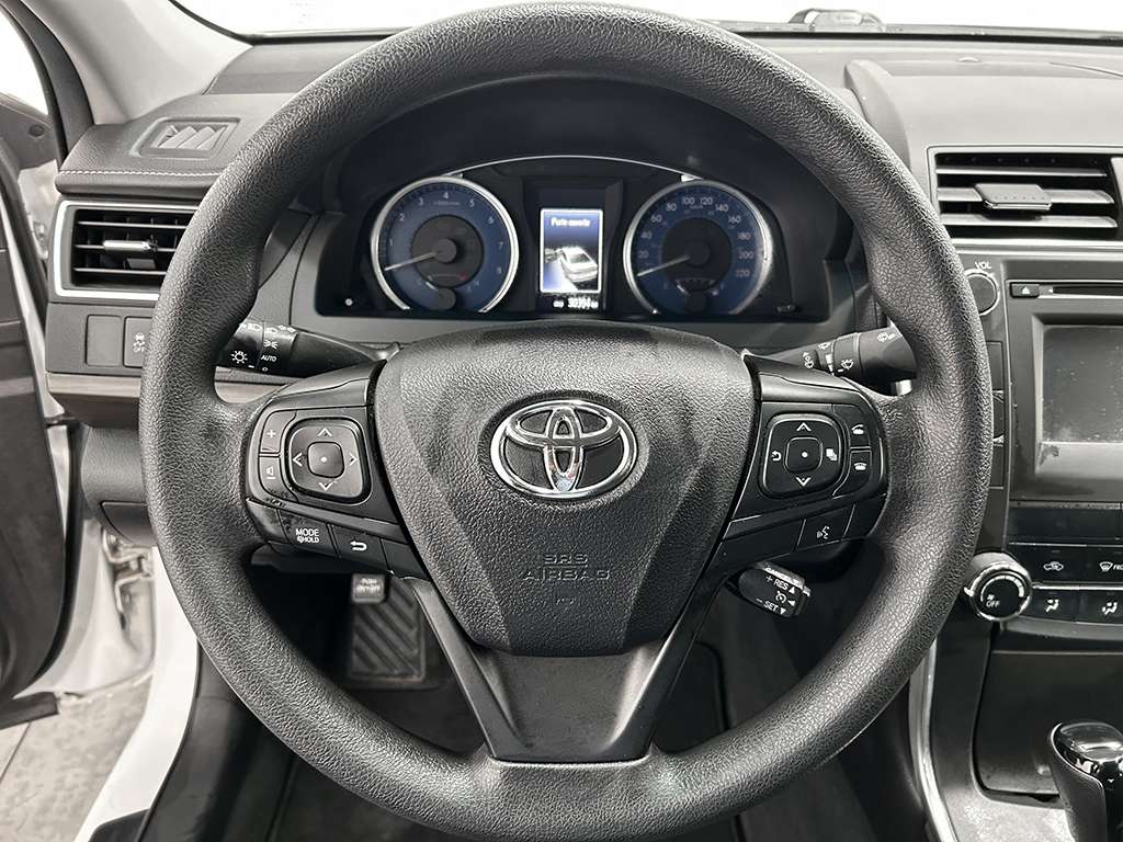 Toyota Camry LE - SIEGES CHAUFFANTS - BAS KILOMETRAGE 2017