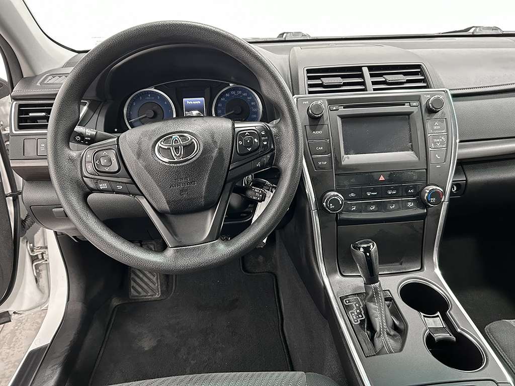 Toyota Camry LE - SIEGES CHAUFFANTS - BAS KILOMETRAGE 2017