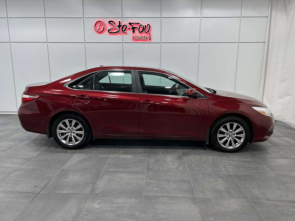 Toyota Camry XLE - SIEGES CHAUFFANTS - TOIT OUVRANT - INT. CUIR 2016