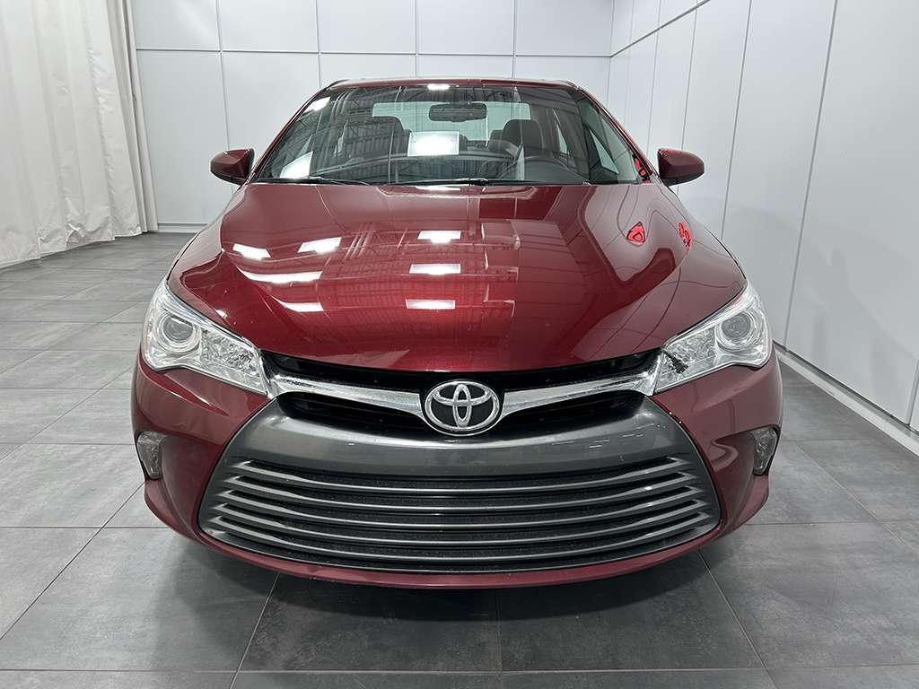 Toyota Camry XLE - SIEGES CHAUFFANTS - TOIT OUVRANT - INT. CUIR 2016