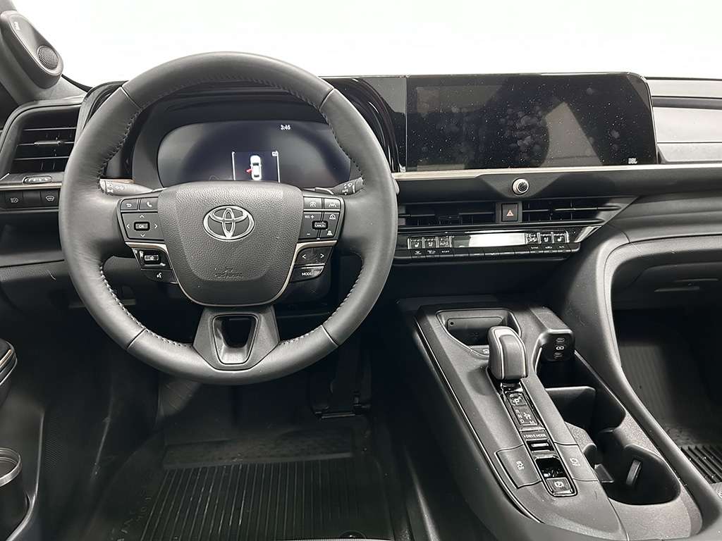 Toyota Crown PLATINUM  / PNEUS D'HIVER  / PARE-PIERRE 2023