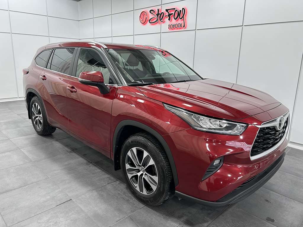 Red 2025 Toyota Highlander XLE AWD SUV / Crossover All-Wheel Drive Automatic