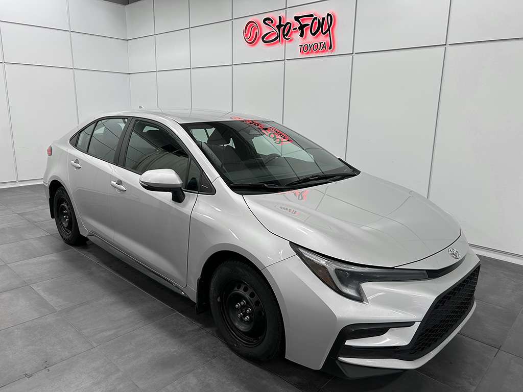 Silver 2024 Toyota Corolla SE FWD Sedan Front-Wheel Drive Continuously Variable Transmission