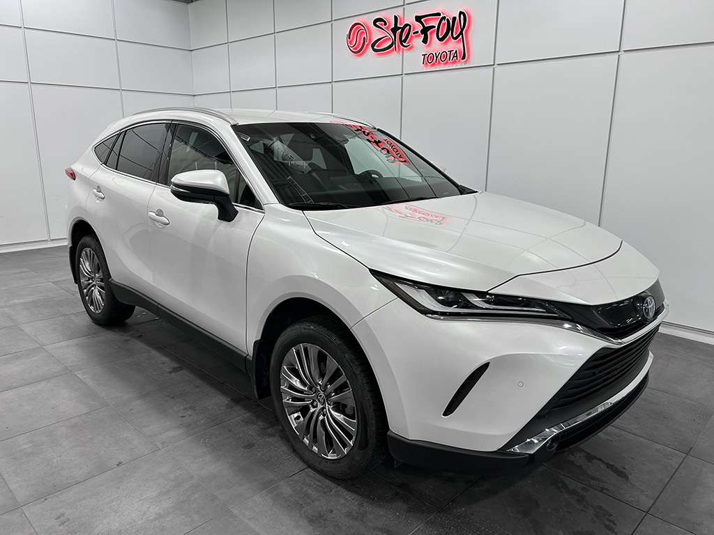 White 2024 Toyota Venza XLE AWD SUV / Crossover All-Wheel Drive Continuously Variable Transmission